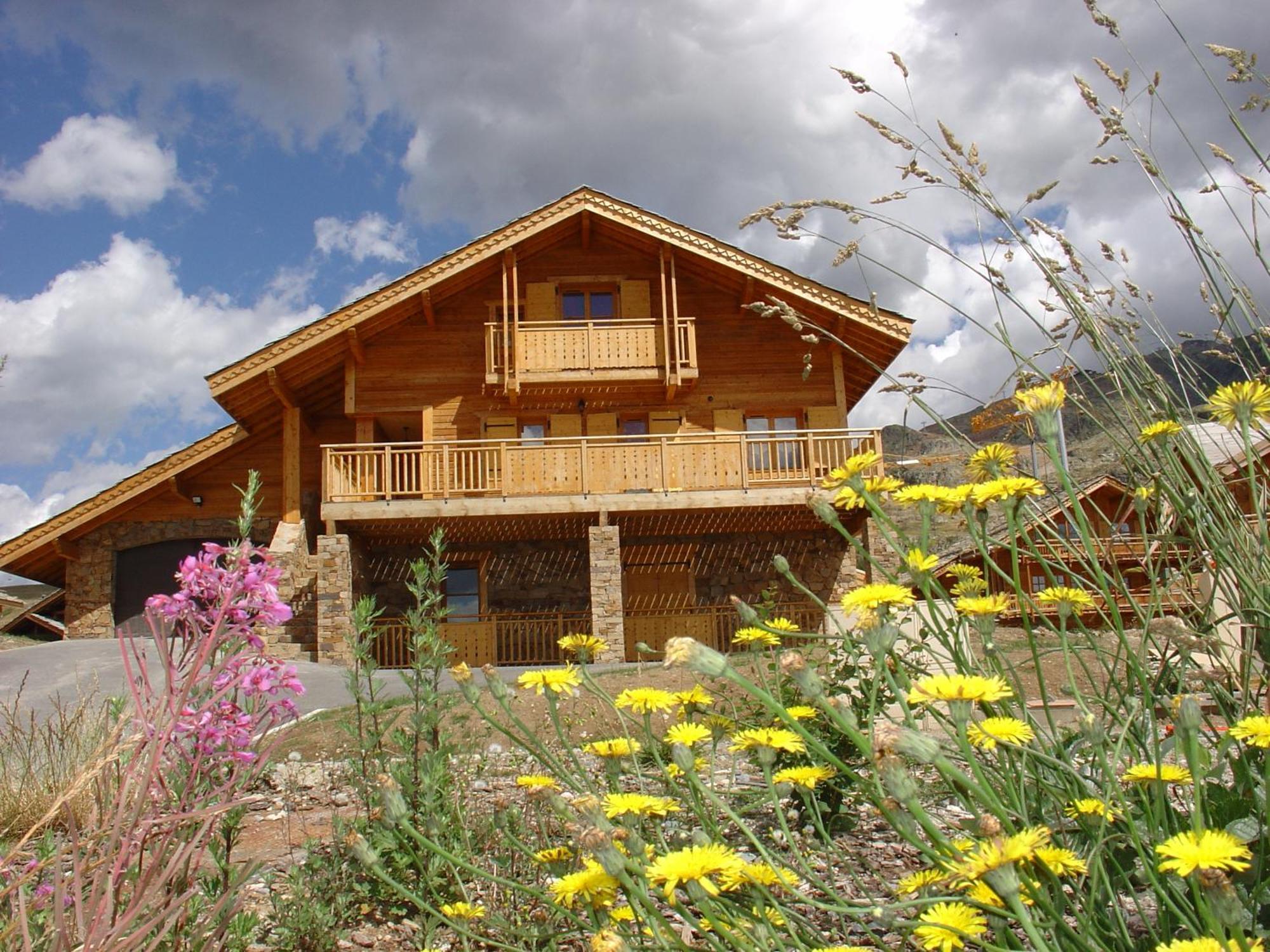 Madame Vacances Les Chalets De L'Altiport Alpe d'Huez Exterior photo