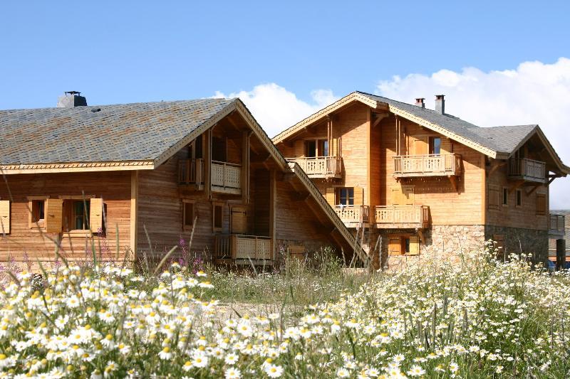 Madame Vacances Les Chalets De L'Altiport Alpe d'Huez Exterior photo