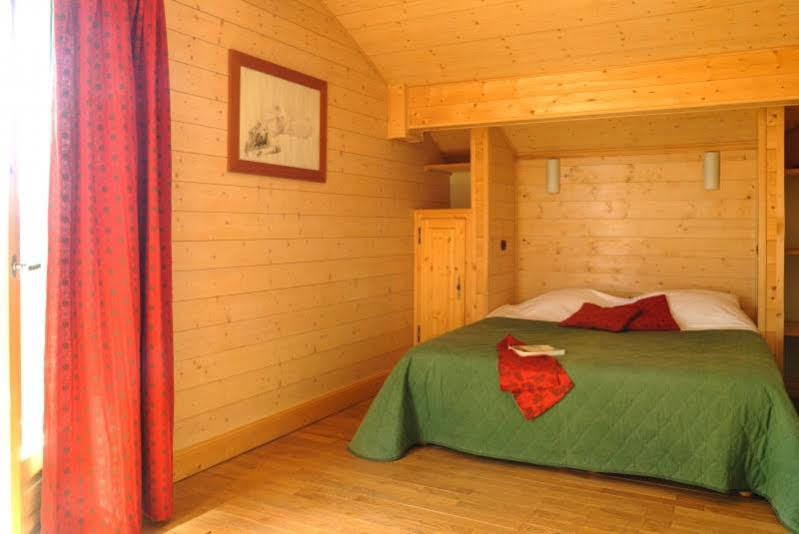 Madame Vacances Les Chalets De L'Altiport Alpe d'Huez Exterior photo